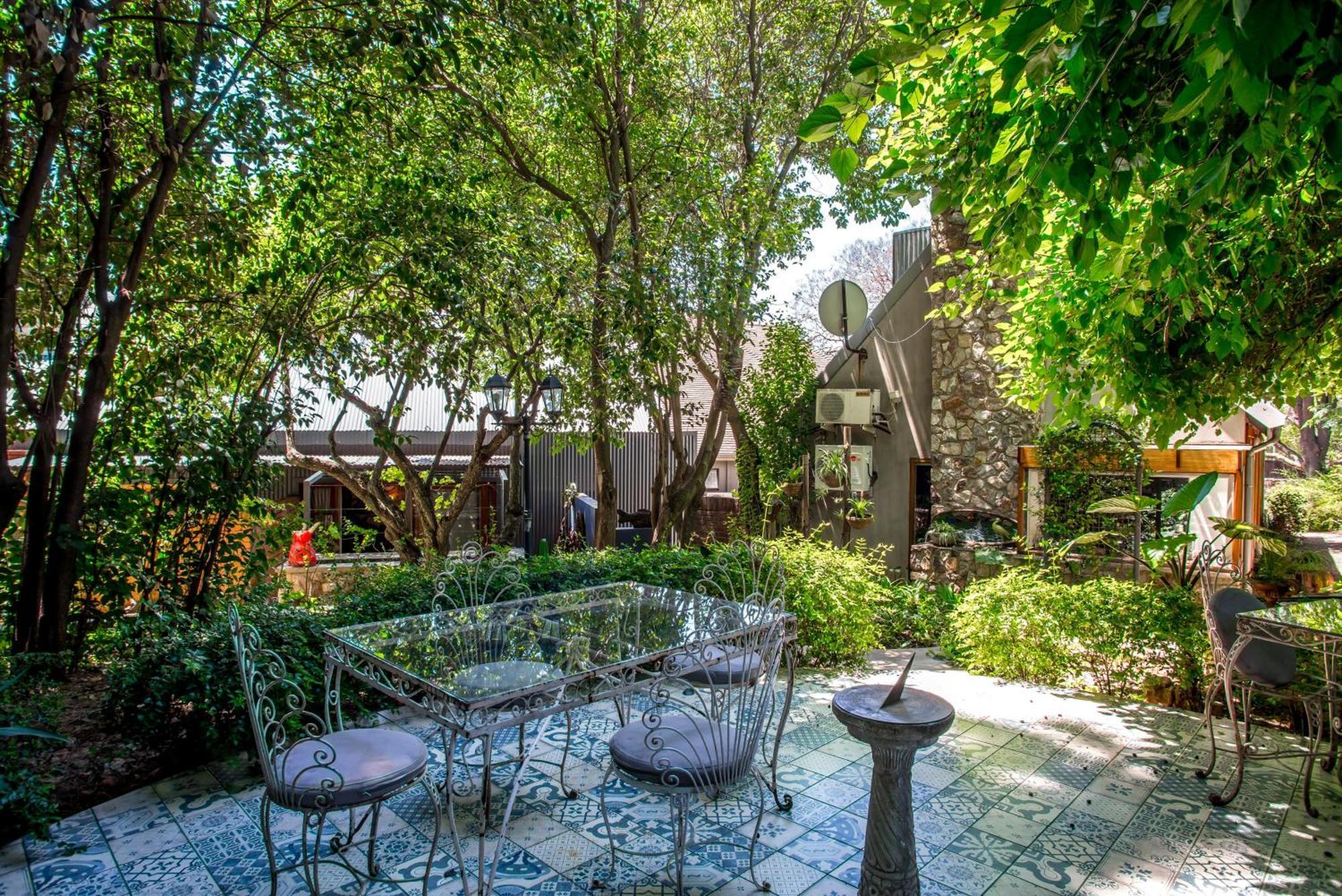 Festina Lente Guesthouse Joanesburgo Exterior foto